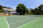 Private tennis court for your use - bring your racquet 